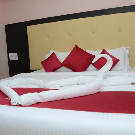 Sai Leela Grand Hotel Мумбай Екстериор снимка
