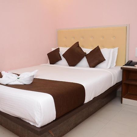 Sai Leela Grand Hotel Мумбай Екстериор снимка