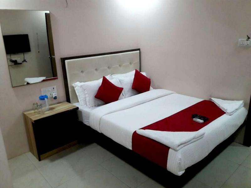 Sai Leela Grand Hotel Мумбай Екстериор снимка