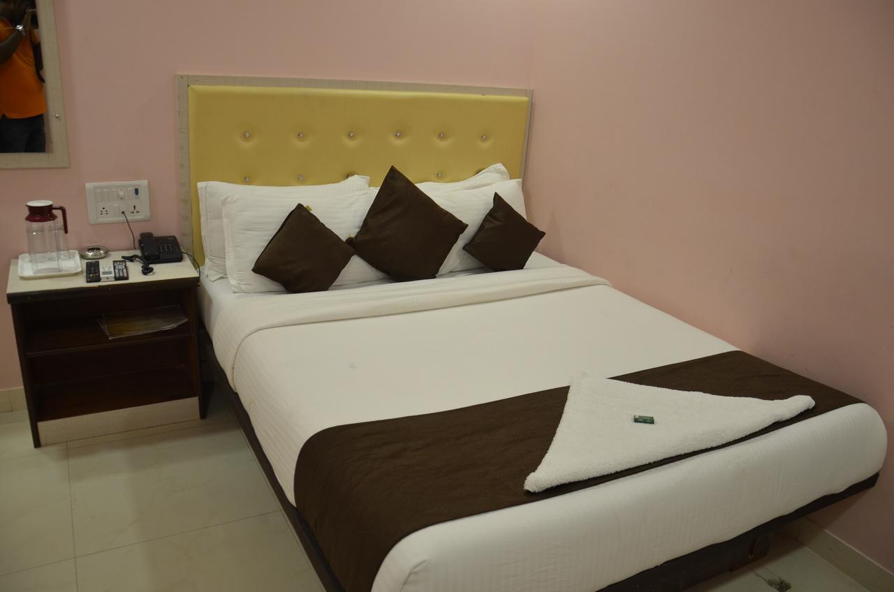 Sai Leela Grand Hotel Мумбай Екстериор снимка