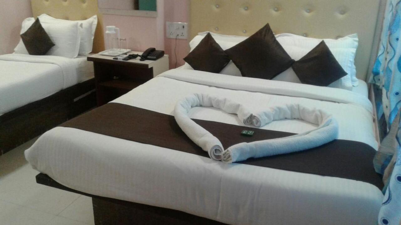 Sai Leela Grand Hotel Мумбай Екстериор снимка