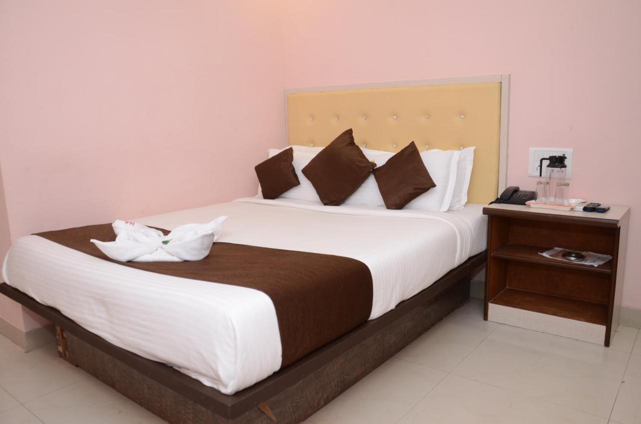 Sai Leela Grand Hotel Мумбай Екстериор снимка